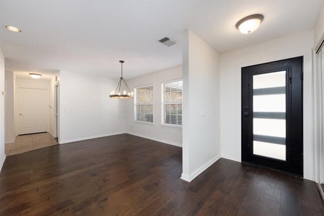 Photo - 810 Meadow Oaks Dr House