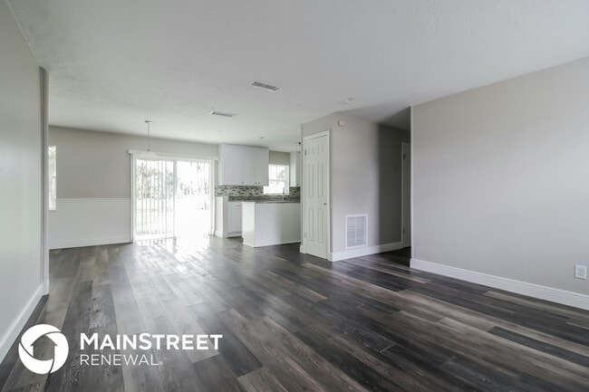 Photo - 1117 Swan St