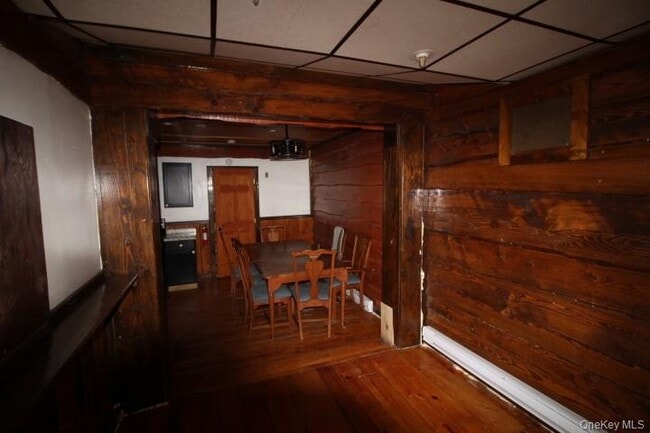 Photo - 325 N Main St