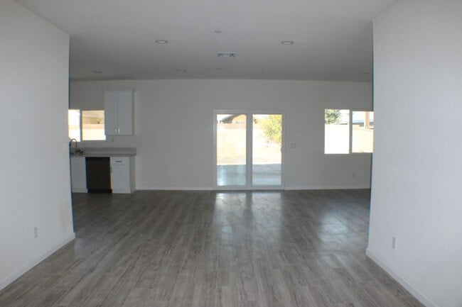 7820 Bay Ave