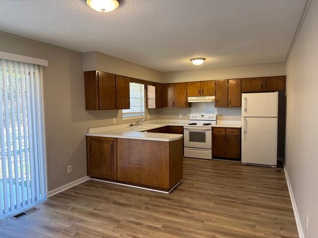 Photo - 1077 Bandy Ln