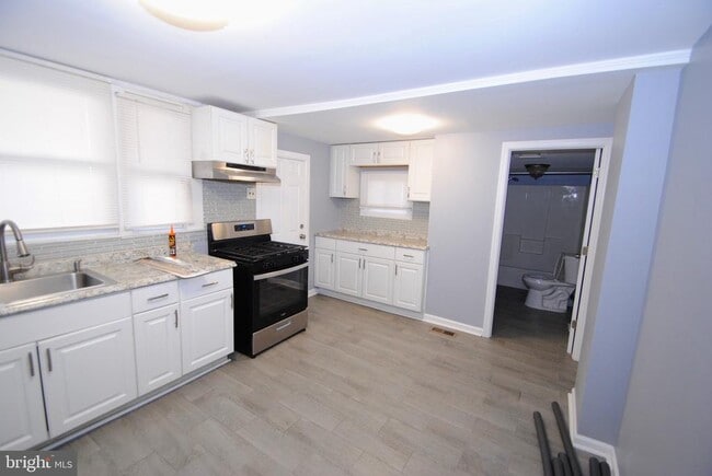 Photo - 414 Lawrence St