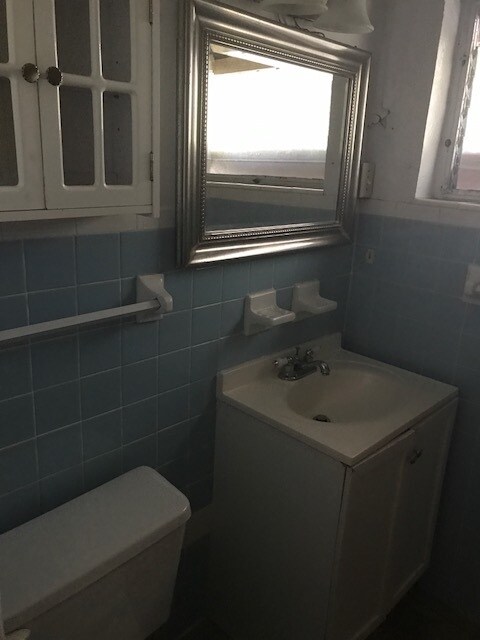 Photo - 1703 Johnson St