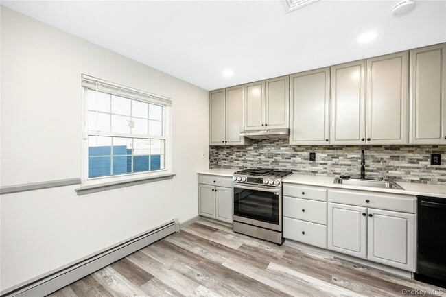 Photo - 2463 Rockville Centre Pkwy