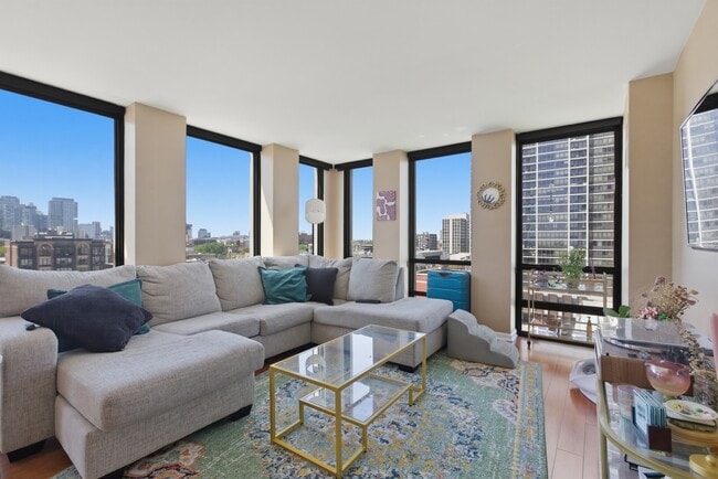 Photo - 1660 N La Salle Dr Unit 902