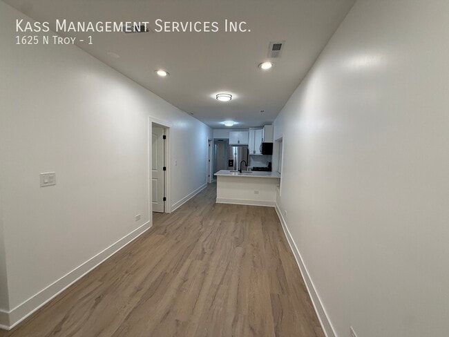 Photo - 1625 N Troy-1 Unidad 1