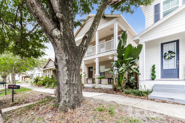 Building Photo - 1936 W Chestnut St