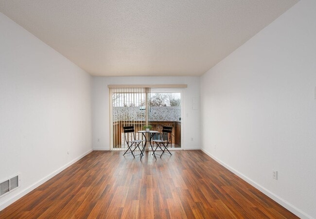 Photo - 2BR/1 Bath Mid-Century Modern with Condo finishes Unidad 7411