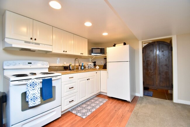2689 E Barbey Dr