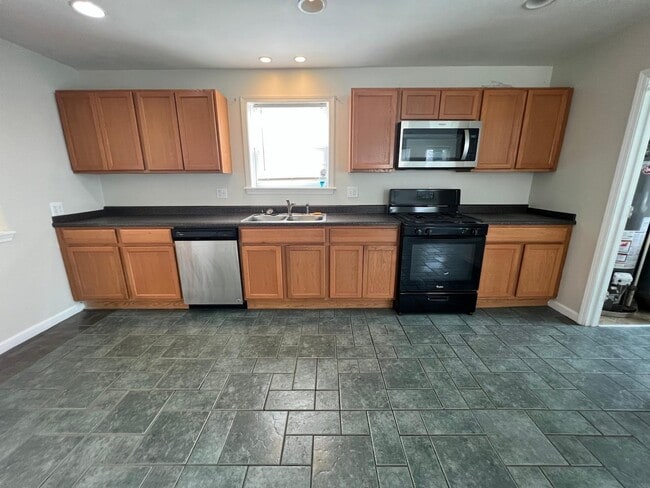 Photo - 28033 Rosemont St
