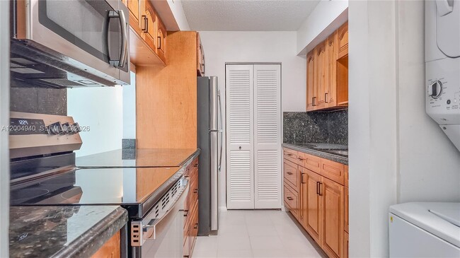 Photo - 1700 NW N River Dr Unit 106