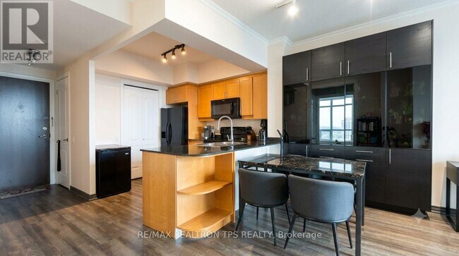 Photo - 18 William Carson Crescent Unité PH903