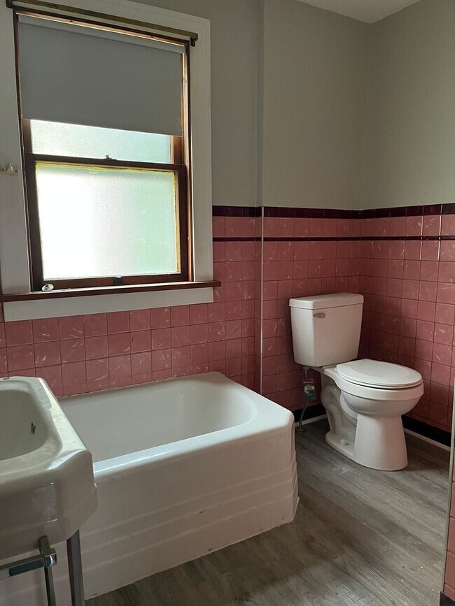 Photo - 10614 Avon Ave