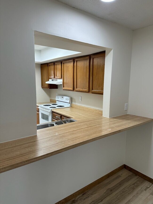 Photo - 3 bedroom, 3.5 bathroom, remodeled Southsi...