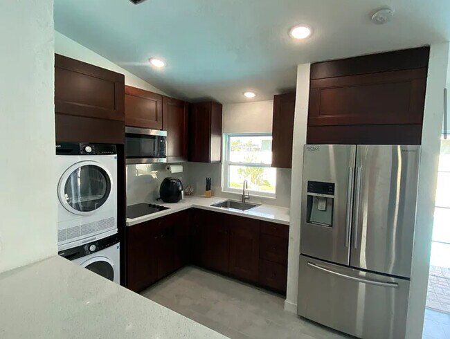 Photo - 104 NE 15th Pl