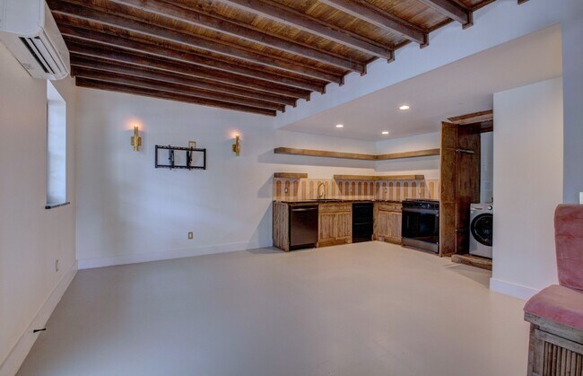 Cottage Open Concept Living Room / Kitchen