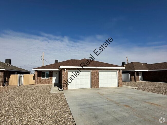 Building Photo - BRAND NEW CONSTRUCTION! 2 Bed/2 Bath Duplex. Rental