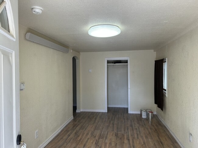 Photo - 2536 E 13th St