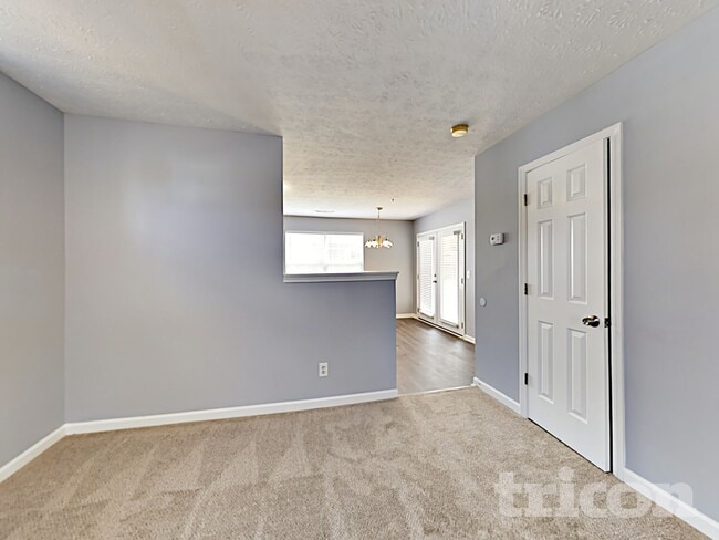 Photo - 242 Oak Grove Way