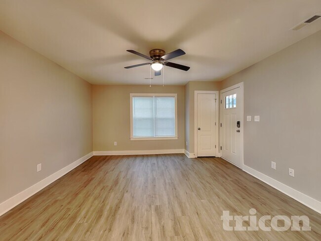 Photo - 150 McKinnon Ave NE