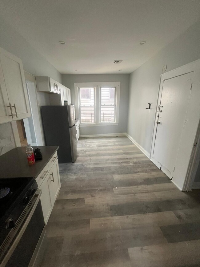 Building Photo - 161 Maple Ave Unit 3L Rental