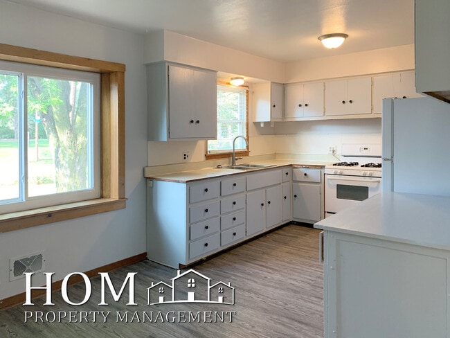 Photo - 335 Dolph Rd