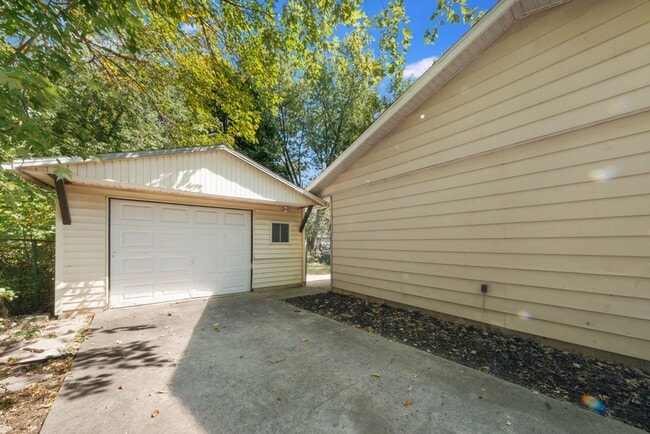 Photo - 3 BED / 1 BATH HOUSE IN URBANA WITH IN-UNI...