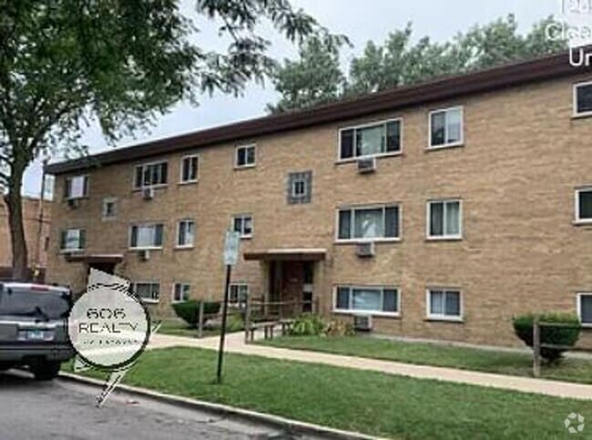 Building Photo - Cozy, one bedroom apartment in Cicero, Clo... Unit 401