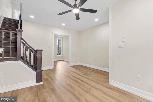 Photo - 5736 Leonard St