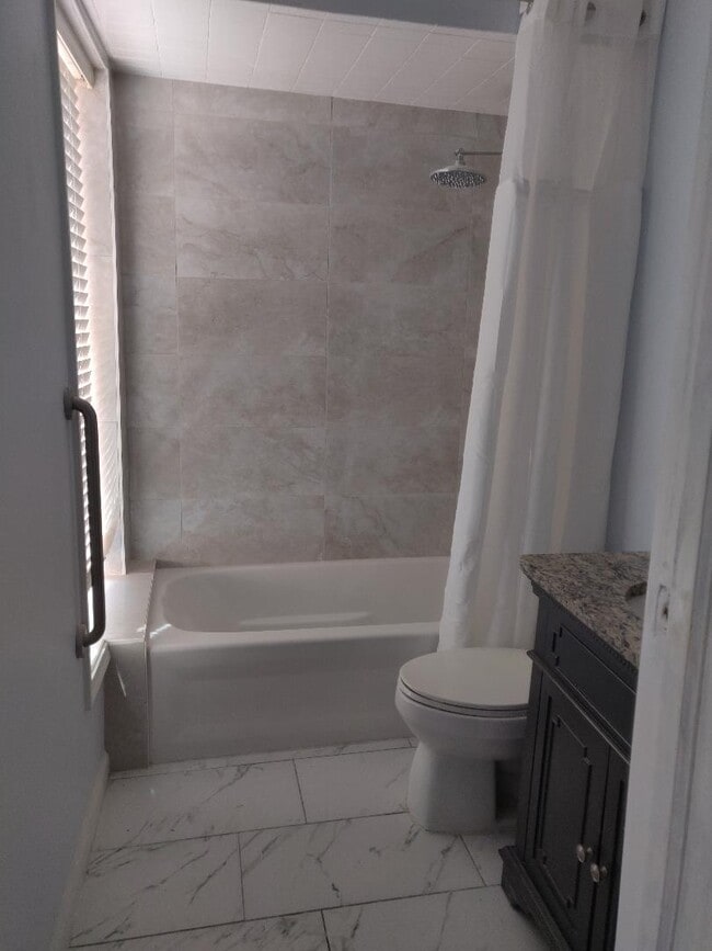 Photo - 708 S Oakley Blvd