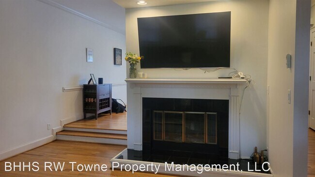 Photo - 4 br, 3.5 bath House - 839 Botetourt Gardens