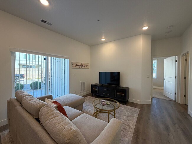 Photo - FULLY FURNISHED ONE BEDROOM FOR RENT IN DESERT COLOR!