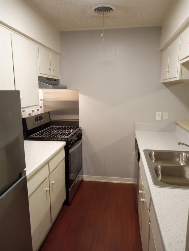 Photo - 606 W 51st St Unit 102