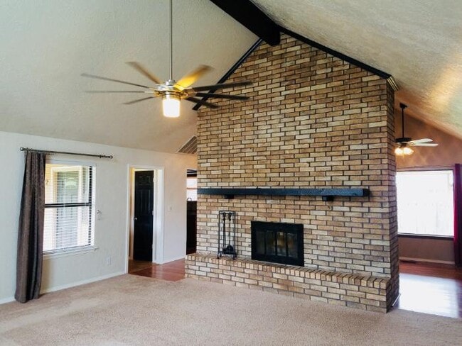 Photo - 312 Rosanne St