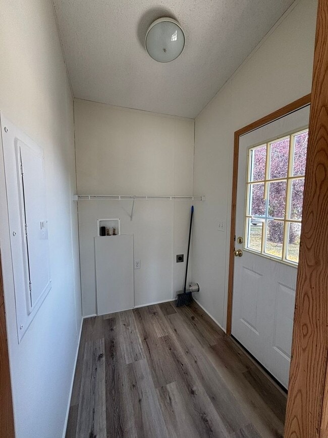 Photo - 221 Silver Maple Dr