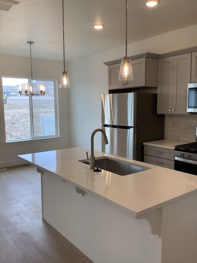941 Portman Wy