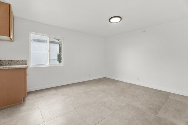 12612 Kornblum Ave Unit 1