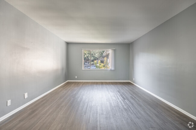 2BR, 1BA - 775SF - Verdugo Mesa