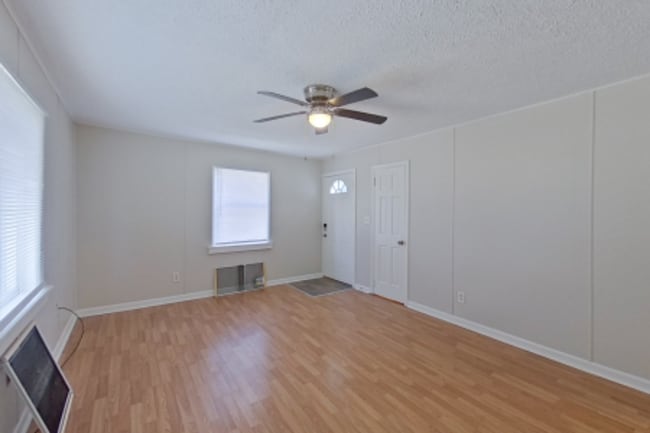 Photo - 671-673-673 S Wheatland Ave Unit 671 S Wheatland