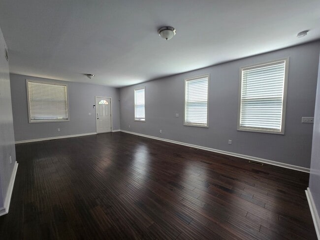 Photo - Super, Renovated 3 bed 1 bath! Available Now!
