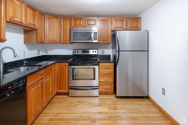 Building Photo - 30 Revere Beach Pkwy Unit 413 Rental