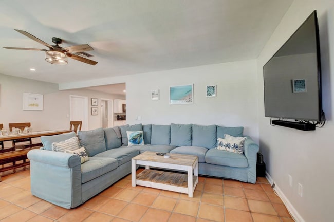 Photo - 721 NE 8th Ave