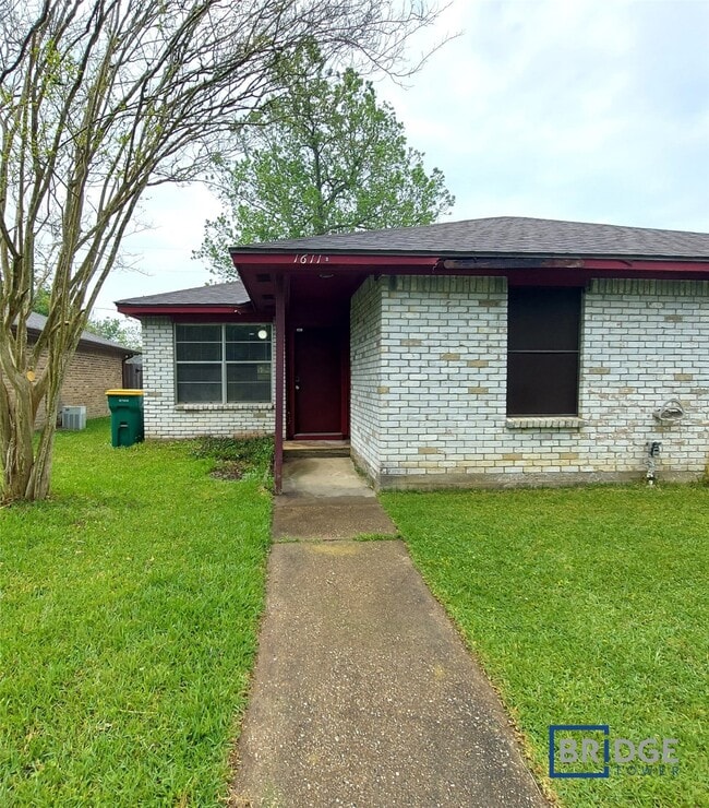 Building Photo - 1611 Hazelwood St Rental