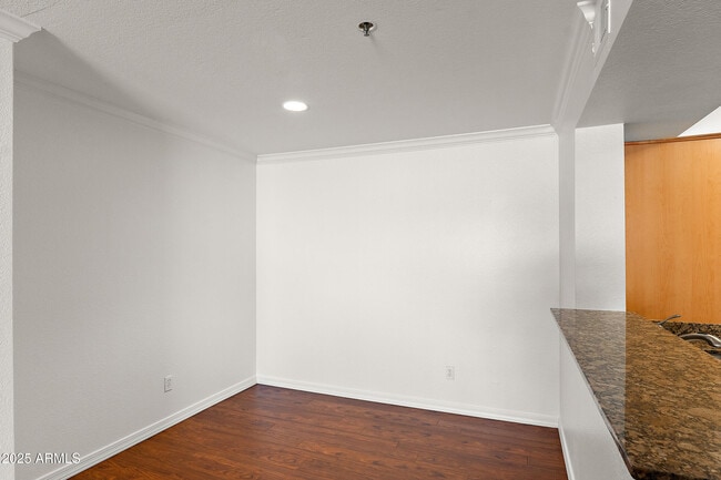 Photo - 2025 E Campbell Ave Unidad 309