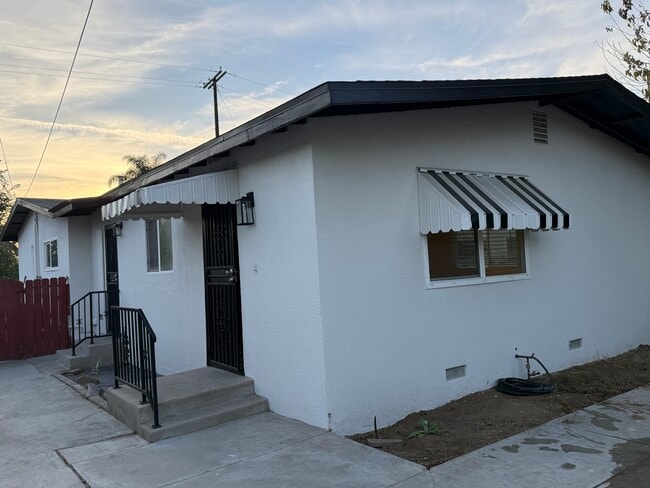 Building Photo - 3158 Juanita St