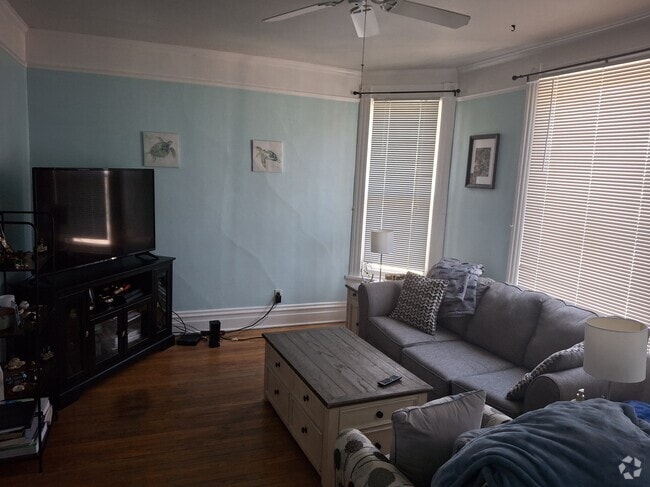 Building Photo - 3257 N Newhall St Rental