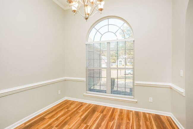 Photo - 8911 Oak Grove Blvd