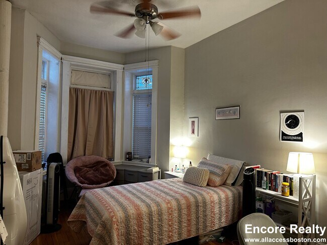 Building Photo - 38 Hemenway St Unit 15