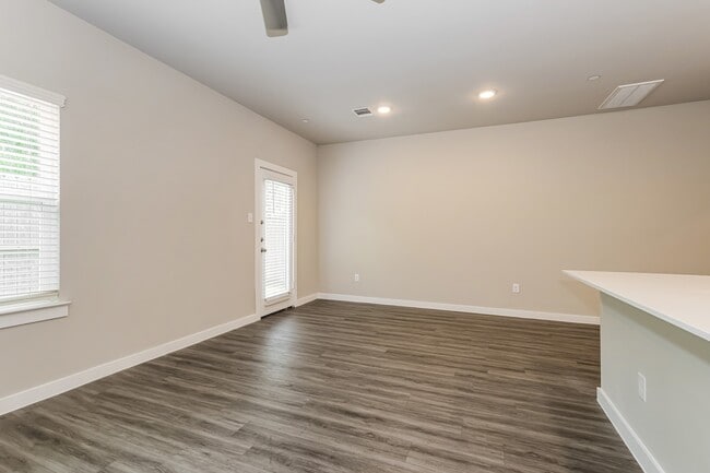 Photo - 305 N Centro Cir