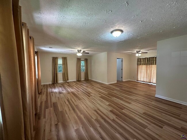Photo - 2302 Macy Ave
